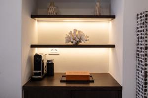 a room with a desk with a coffee maker and a light at Villa Oro in Oia