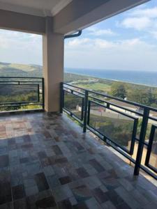 a room with a balcony with a view of the ocean at Oceanview Oasis in Freeland Park