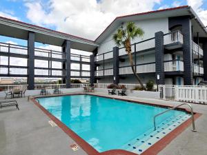 a large swimming pool in front of a building at Home Suites Culebra in San Antonio