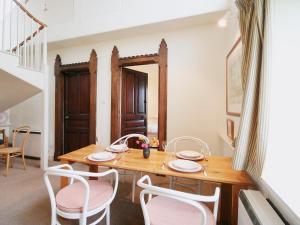 a dining room with a wooden table and chairs at Deer Park Lookout - E3928 in Thorpe Market