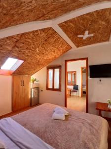 a bedroom with a large bed with a stone ceiling at anjel home in Piskupat