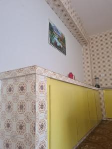 a yellow door in a room with a wall at Casa do Lago Triunfo in Triunfo