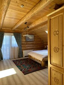 a bedroom with a bed and a wooden ceiling at Pensiunea Sub Ursoi in Ieud