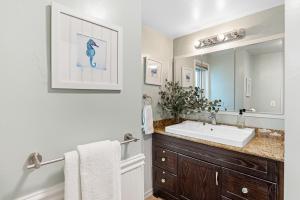 a bathroom with a sink and a mirror at The Edgewater Condos by AvantStay in Newport Beach +91 photos