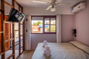 a bedroom with a bed with a flat screen tv at Hotel Rideamus in Villa Gesell