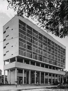 a black and white photo of a building at Suíte com a melhor vista de Manaus in Manaus