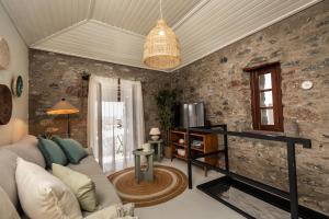 a living room with a couch and a tv at Casinha da Vereda by Rent-a-key in Paul do Mar