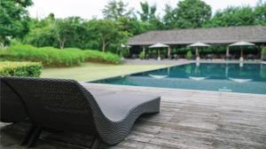 Bazén v ubytování MUTHI MAYA Forest Pool Villa Resort - SHA Plus Certified nebo v jeho okolí