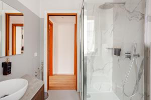 a bathroom with a shower and a sink at SYC I Mulini, Leonardo Academy & MXP & JRC Ispra in Sesto Calende +22 photos