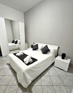 a bedroom with a bed with two stuffed animals on it at NoveQuattro Apartment in Cagliari