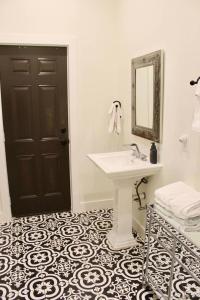 a bathroom with a sink and a mirror at Lodge 2 on the Mason TX square in Mason +1 photo