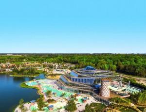 an aerial view of the water park at the resort at Disneyland Family Studio in Magny-le-Hongre