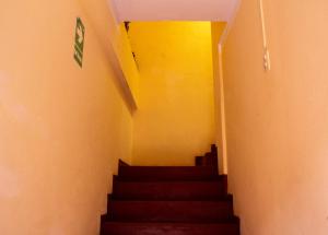 a staircase in a building with a stair case at Hotel Deza in Lampa