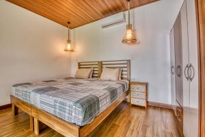 a bedroom with a wooden bed in a room at Beachfront Studio - Direct Beach Access - Fast Wifi & AC in Cocles