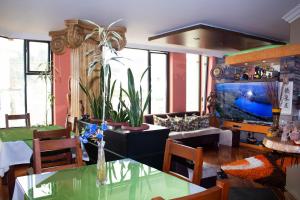 a living room with a table and a large aquarium at HOTEL MADURAI in Ambato