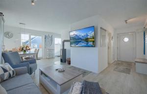 a living room with a couch and a table at Mein Herzensort in Olpenitz