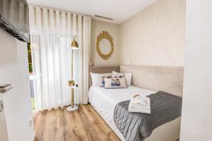 a bedroom with a bed and a mirror at Lendalima Formosa in Ponte de Lima