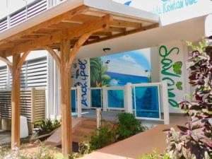 a house with a mural of the ocean on the wall at Studio en bord de mer - létama - Résidence Archipel Savane in Le Gosier