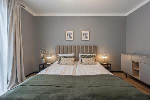 a bedroom with a large bed with two lamps at SECOND HOME Lubawa - 3 pokoje, 5 łóżek, Netflix i Max, parking, winda in Lubawa +33 photos