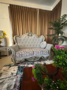 a white couch with a crown on top in a room at Celebirity garden 4 bhk -5 Bed Lulu and plassio mall gomti nagar in Lucknow