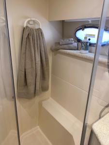 a shower with a towel hanging on a wall at Vilamoura -Boat in Quarteira +14 photos