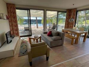 a living room with a couch and a table at Bernsteinsee Homes and Ferien Beach House 2 in Sassenburg