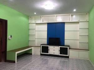 a room with a wall with shelves and a tv at Satakanta Resort Lampang in Ban Nong Chaeng