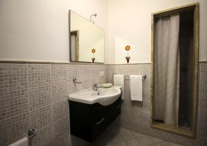 A bathroom at B&B Via Dei Templi