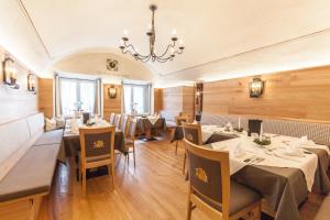 Restaurace v ubytování Gasthof zum goldenen Löwen