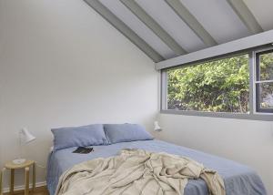 a bedroom with a bed and a window at Norah Beach Shack 1 in Norah