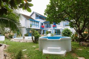 a bath tub sitting in the yard of a house at Private Pool Party Villa games Karaoke, in Nonthaburi
