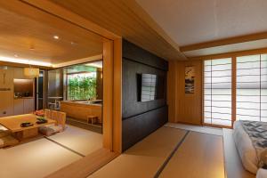 a room with a kitchen and a dining room at Hoshikage Ryokan Hotel in Busan
