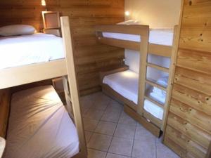 a bunk room with two bunk beds in it at Résidence Marmottes Ii - 3 pièces 6 personnes MAE-2780 in Orcières