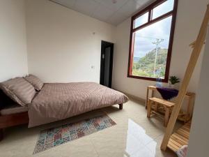 a bedroom with a bed and a window at De Pakha Homestay in Bắc Hà +49 photos