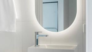 a bathroom with a sink and a mirror at Nouvelle Studio in Epsom