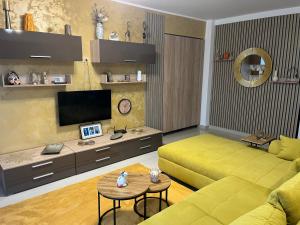 A television and/or entertainment centre at Apartament D&D