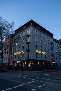 a hotel on the corner of a street at Palazzo Hotel in Mannheim