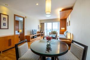 a living room with a table and chairs at Kantary Hotel Ayutthaya in Phra Nakhon Si Ayutthaya