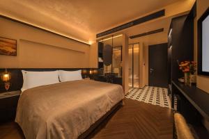 a hotel room with a bed and a television at PORTAL ART HOTEL in Fengjie