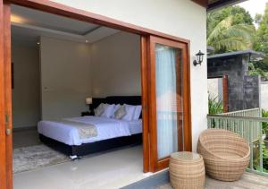 a bedroom with a bed on a balcony at Nadira BnB in Munduk