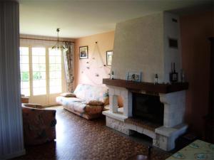 a living room with a fireplace and a couch at Résidence 502-pleneuf Val Andre - Charmante maison de 85m², avec jardin clos dans un quartier calme. MAE-6674 in Pléneuf-Val-André