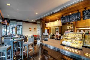a restaurant with a counter with a person behind the counter at Kantary Hotel Ayutthaya in Phra Nakhon Si Ayutthaya