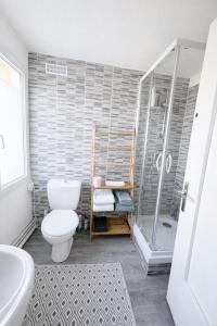 a bathroom with a white toilet and a shower at Le petit nid de St-Germain in Saint-Germain