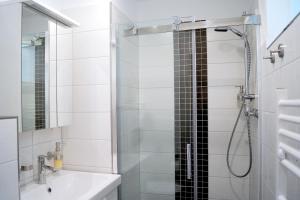 Bathroom sa REGIOHOTEL Pfälzer Hof Wernigerode +22 photo