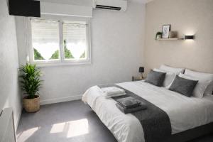 a bedroom with a large bed and a window at Linaya Hôtel & Restaurant in Bormes-les-Mimosas +2 photos