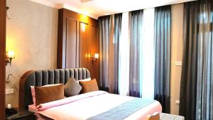 a bedroom with a bed and a large window at Maheshwari international in Lansdowne +42 photos