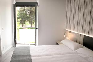 a bedroom with a bed and a large window at Parque Florida in Ciudad-Rodrigo