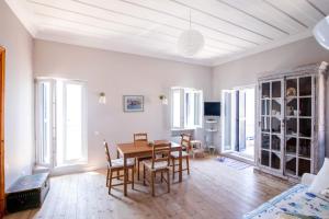 a dining room with a table and chairs at Blue Horizon Residence in Mitika