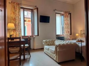 a living room with a couch and a table at Elle Palace - Simply Elegant in Verona