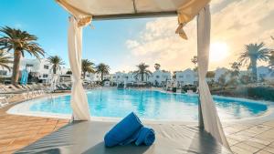 a view of the pool at the resort at BLUESEA Corralejo Village in Corralejo